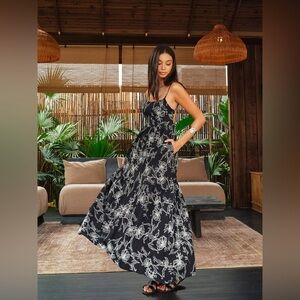 Black and White Floral Maxi Dress M cc12